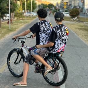 BLUSA MOTOBIKE preto e branco